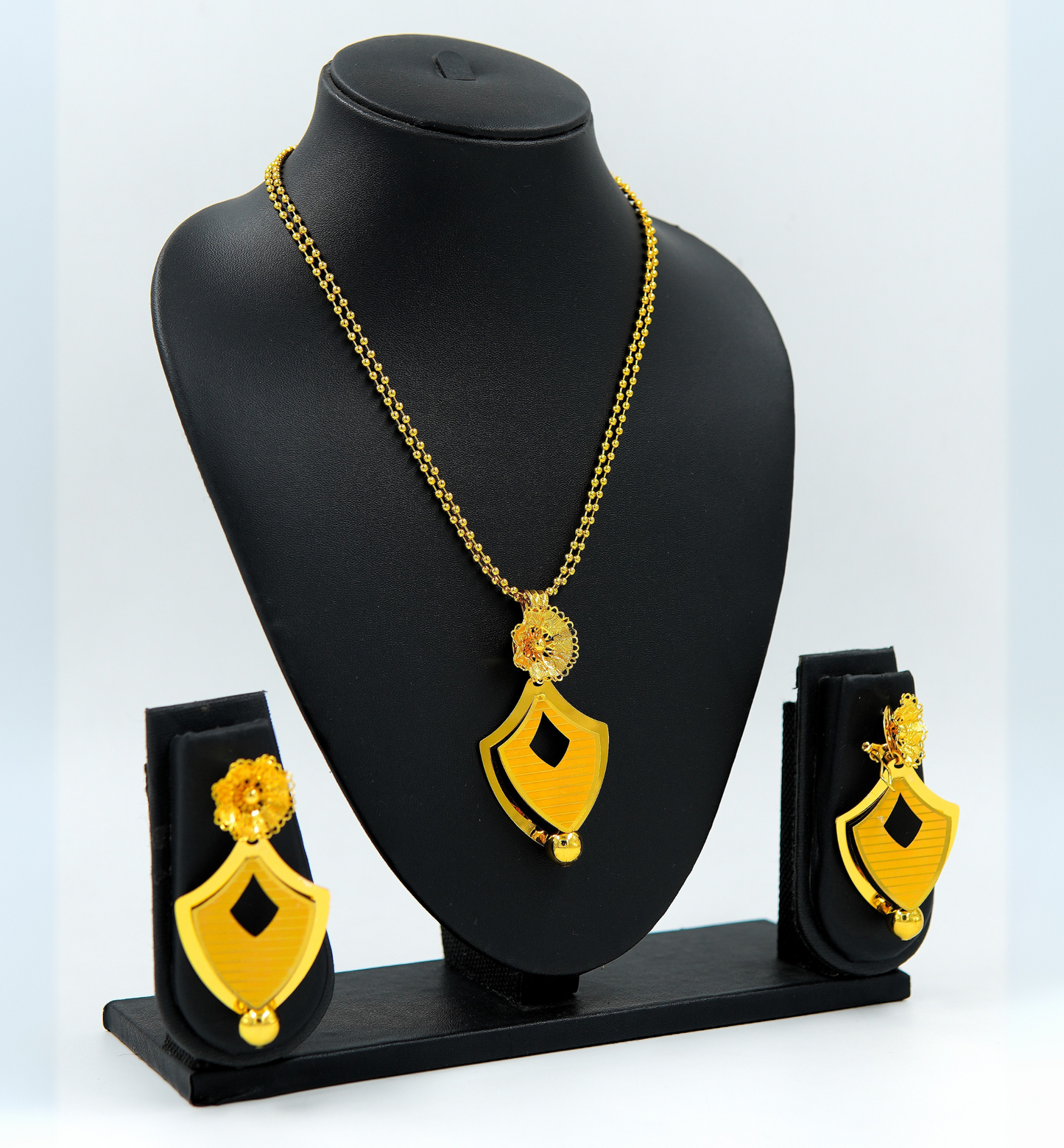 Royal Crest Pendant Set
