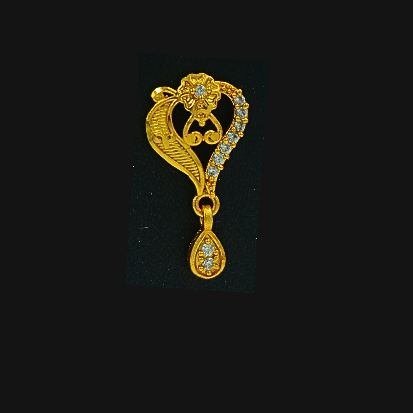 Golden Heart Pendant Set