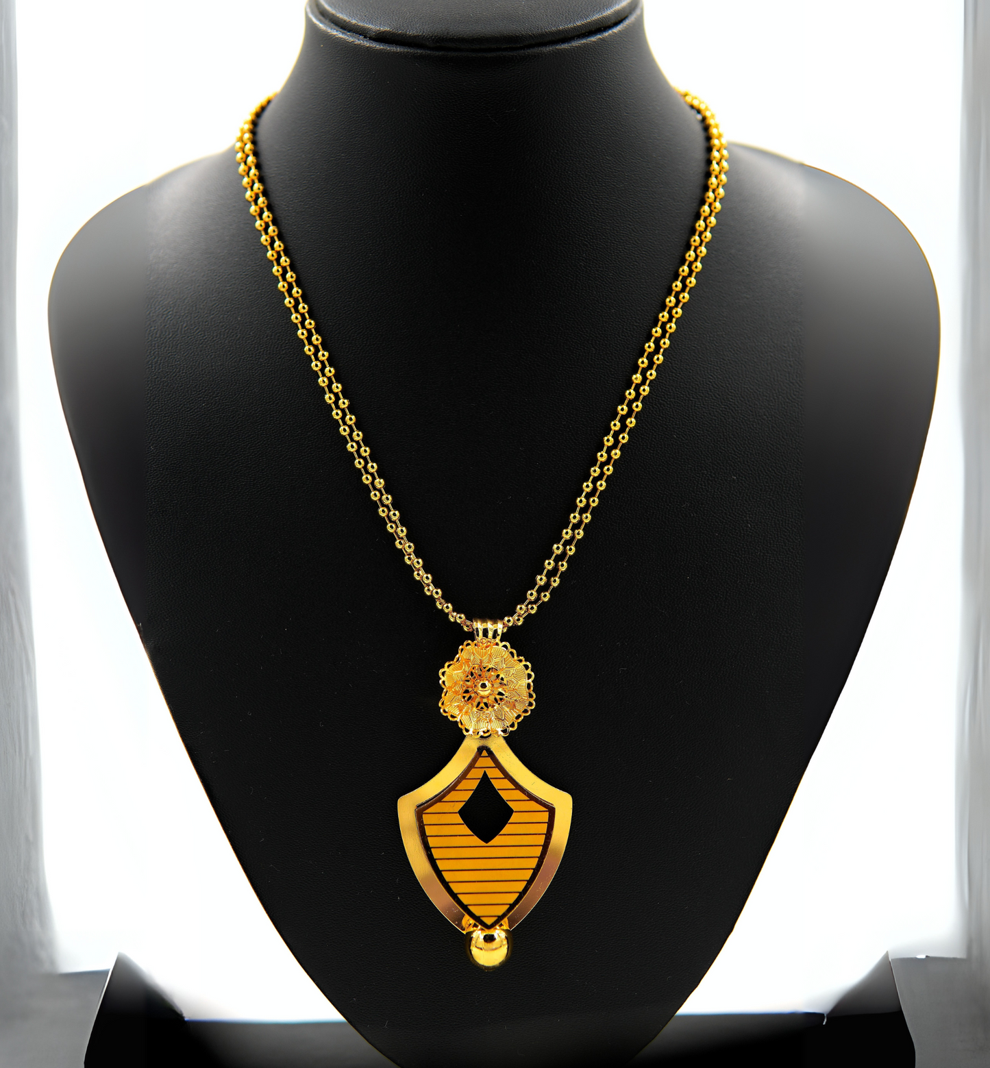 Royal Crest Pendant Set