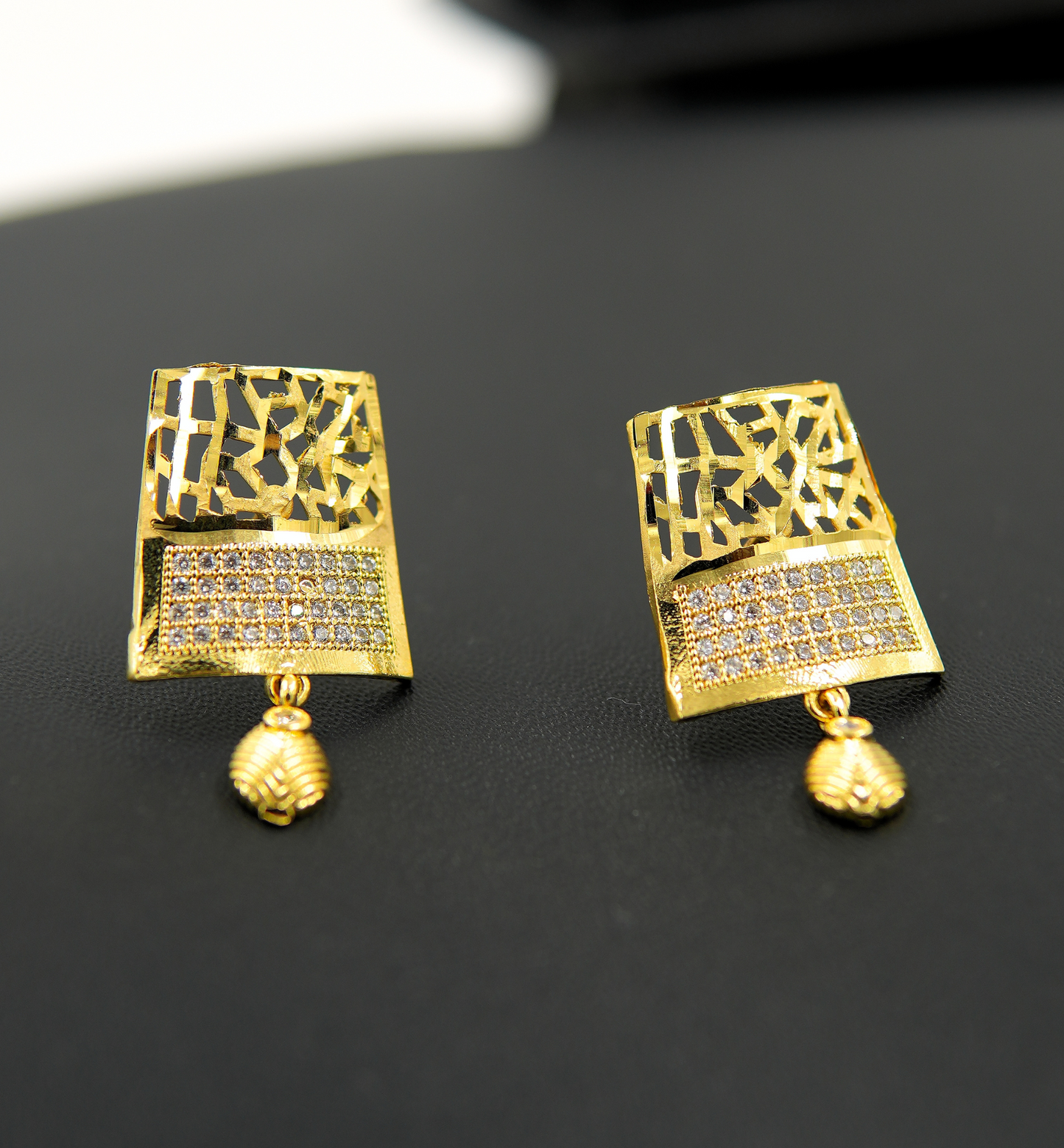 Golden Prism Cutwork Pendant Set