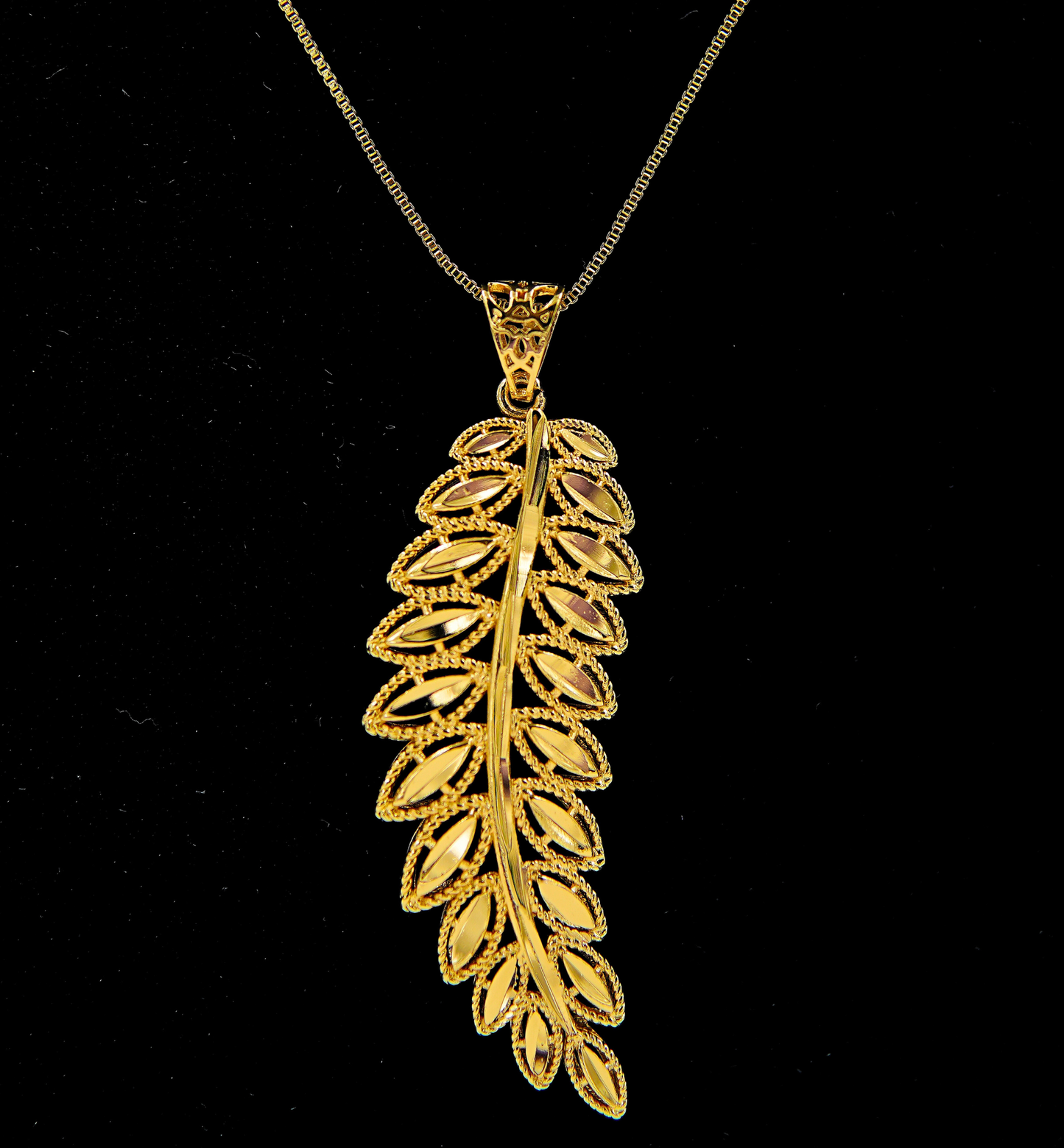 Sunleaf Gold Pendant Set
