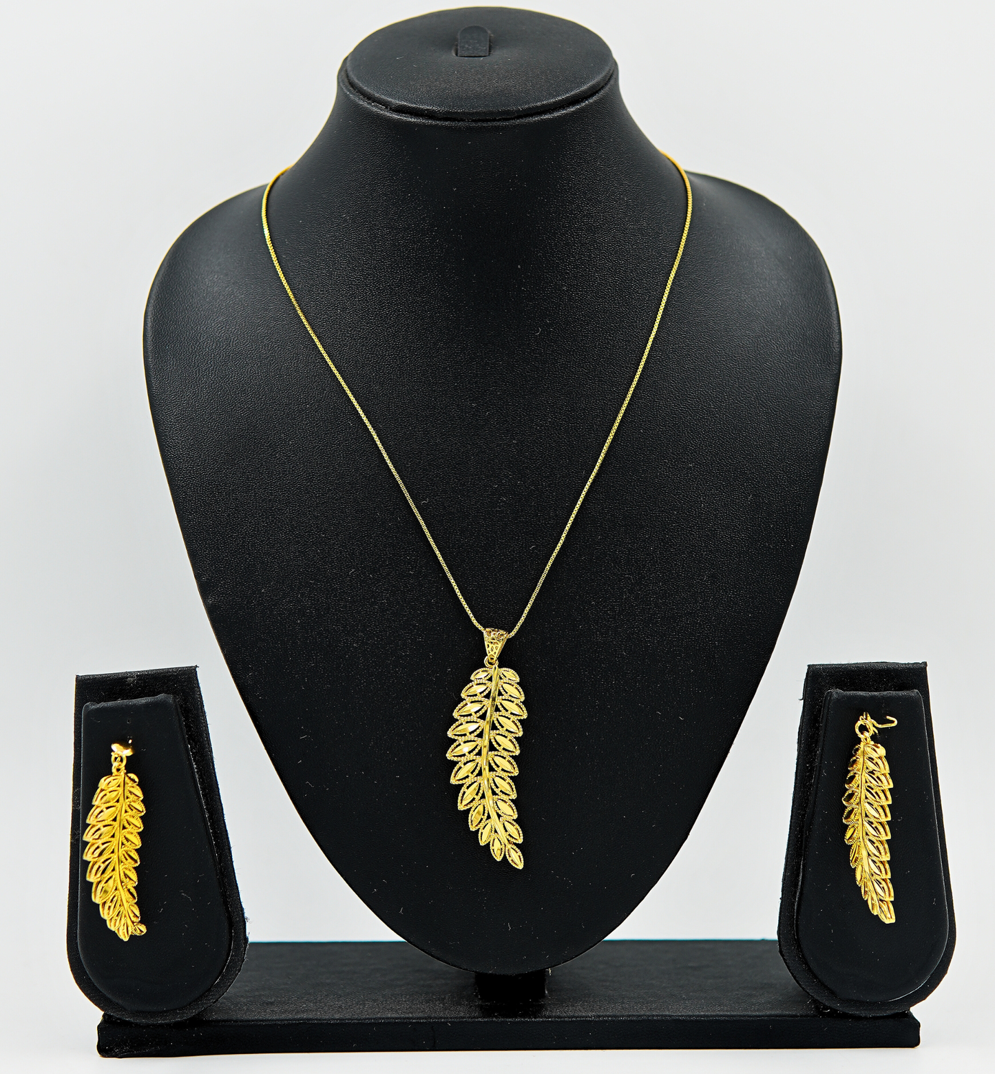 Sunleaf Gold Pendant Set